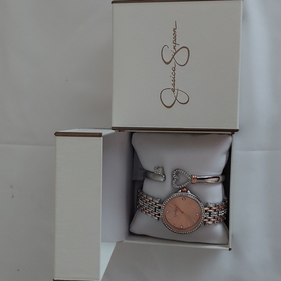NEW Jessica Simpson Crystal with Quartz Silver Watch & Heart Bangle Bracelet Set - Picture 4 of 6